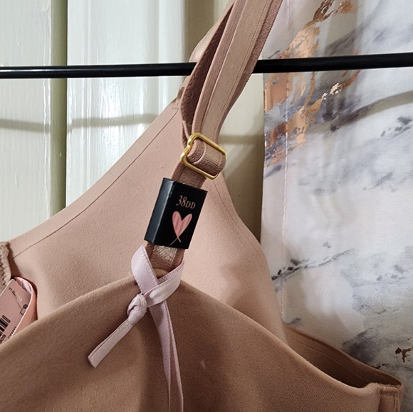 38DD new bra - Picture 4 of 5